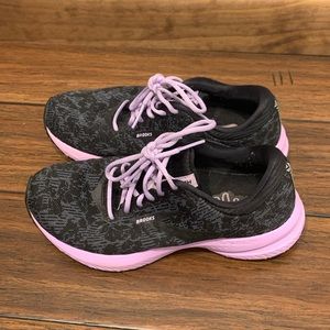 Brooks Launch 6 Size 6.5